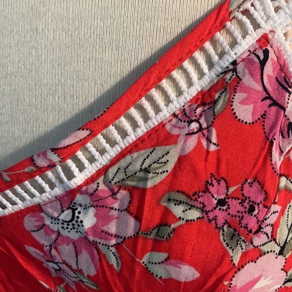 Red flowered dress - Picture 3 of 9